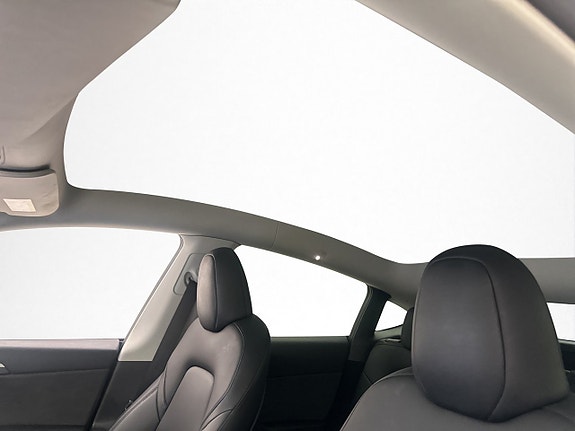 Tesla Model Y 13 of 30