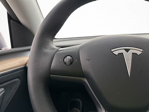 Tesla Model Y 15 of 30
