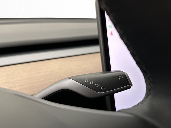 Tesla Model Y 17 of 30