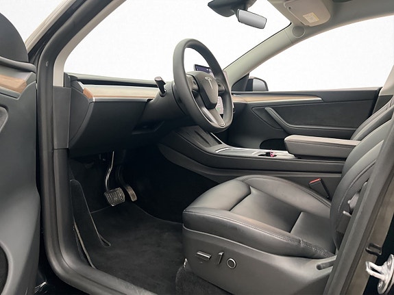 Tesla Model Y 11 of 30