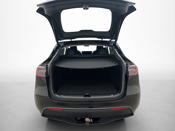 Tesla Model Y 29 of 30