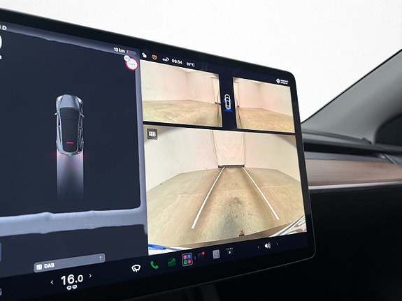 Tesla Model Y 13 of 30