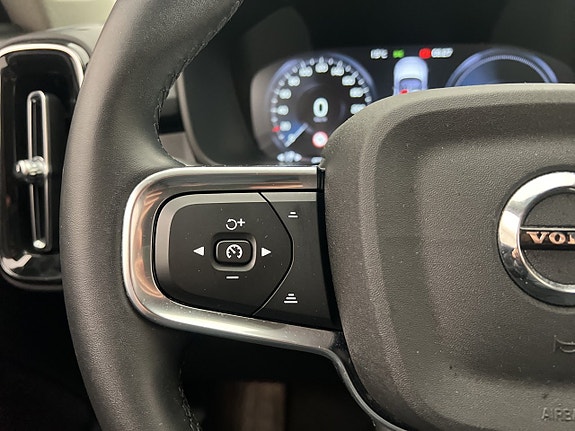 Volvo XC40 13 of 30