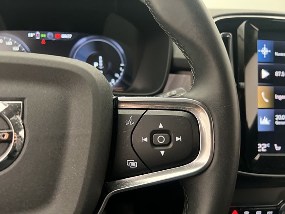 Volvo XC40 15 of 30