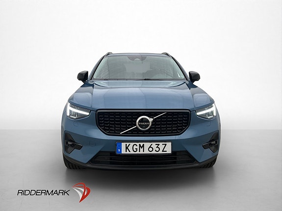 Volvo XC40 2 of 30