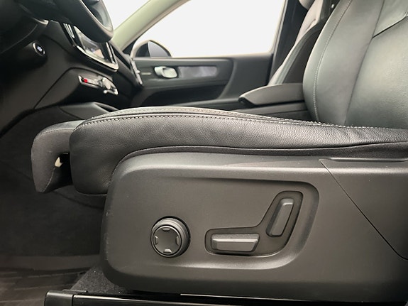 Volvo XC40 12 of 30