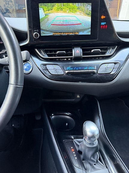 Toyota C-HR 4 of 5