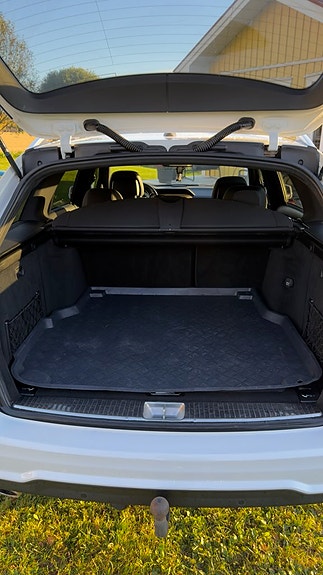 Mercedes-Benz C220 4 of 7