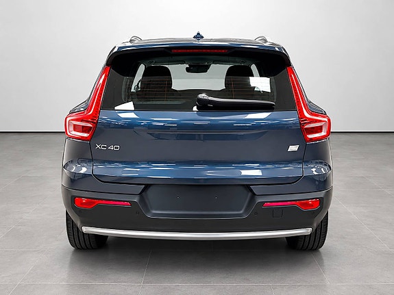Volvo XC40 5 of 9