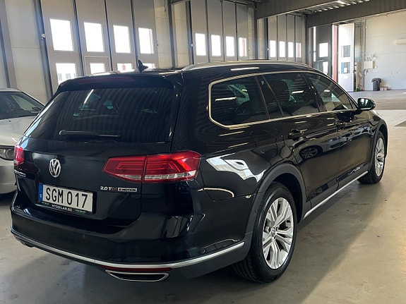 Volkswagen Passat Alltrack 8 of 30