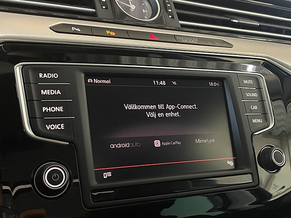 Volkswagen Passat Alltrack 28 of 30