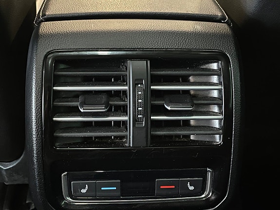 Volkswagen Passat Alltrack 16 of 30