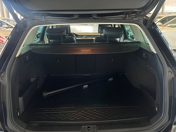 Volkswagen Passat Alltrack 11 of 30