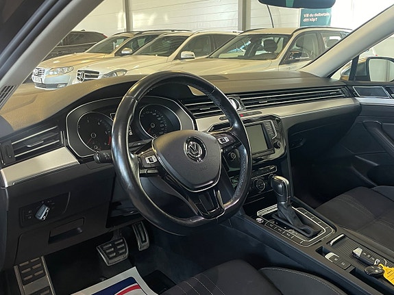 Volkswagen Passat Alltrack 18 of 30