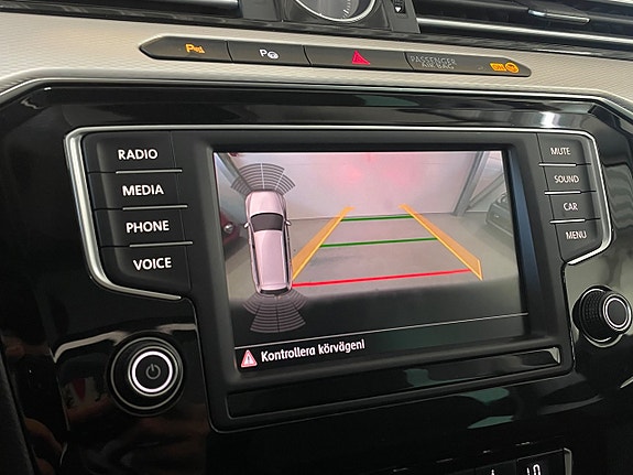 Volkswagen Passat Alltrack 26 of 30