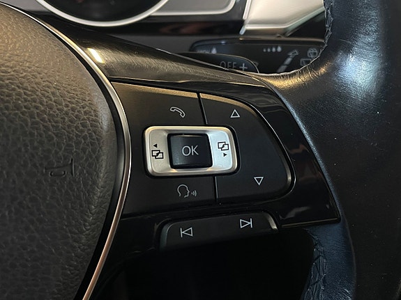 Volkswagen Passat Alltrack 22 of 30