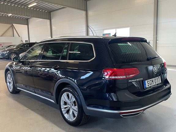 Volkswagen Passat Alltrack 10 of 30