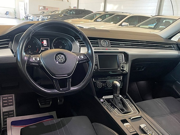 Volkswagen Passat Alltrack 17 of 30