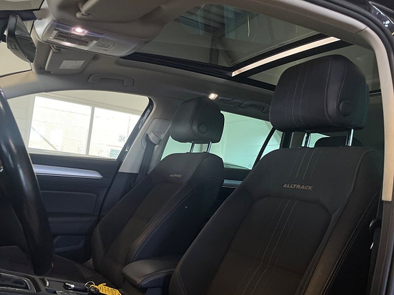 Volkswagen Passat Alltrack 21 of 30