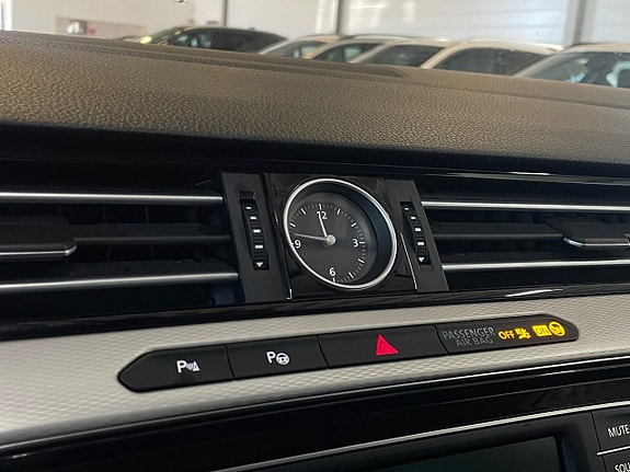 Volkswagen Passat Alltrack 24 of 30