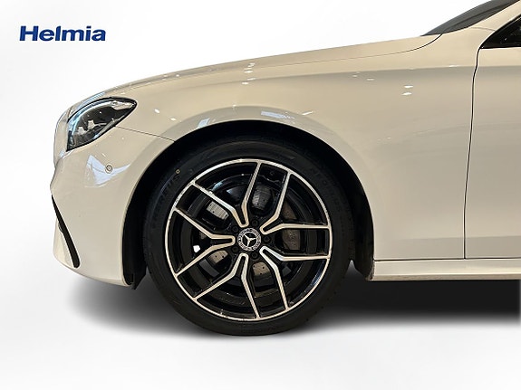 Mercedes-Benz E220 9 of 14