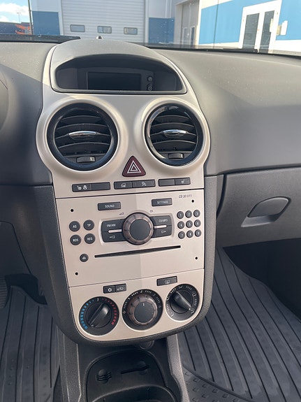 Opel Corsa 8 of 12