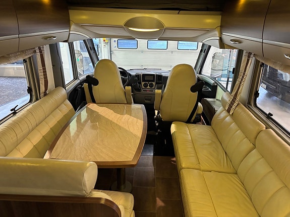 Bürstner Elegance 821 3.0 ALDE Dragkrok AC Bil/Bodel Kamkedja 4Bädd Markis 9 of 16