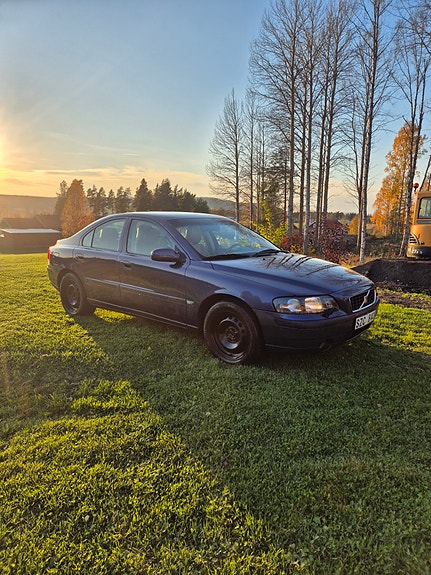 Volvo S60 2 of 6
