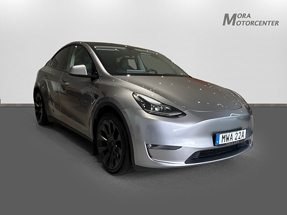 Tesla Model Y 3 of 14