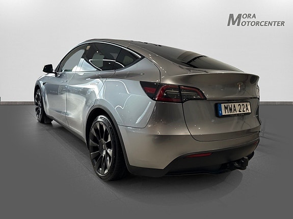 Tesla Model Y 6 of 14