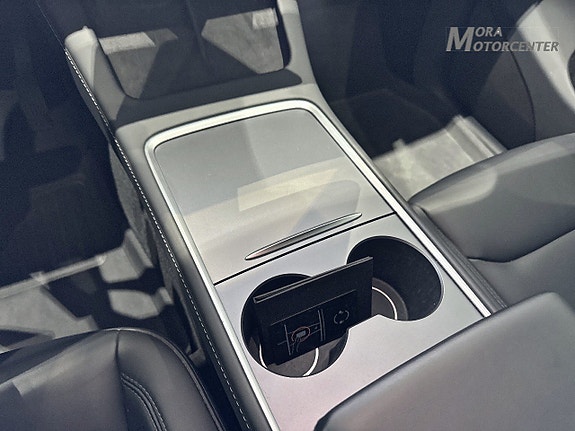 Tesla Model Y 13 of 14
