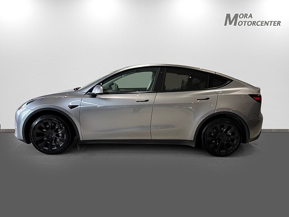 Tesla Model Y 4 of 14