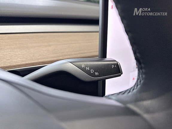 Tesla Model Y 12 of 14