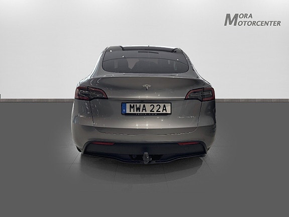 Tesla Model Y 5 of 14