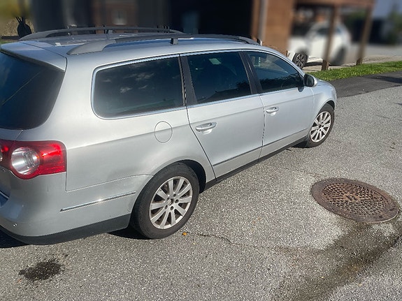 Volkswagen Passat 2 of 5