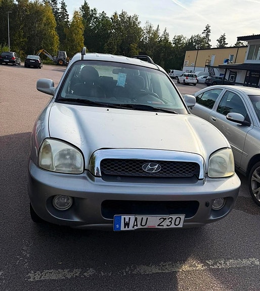 Hyundai Santa Fe 2 of 7