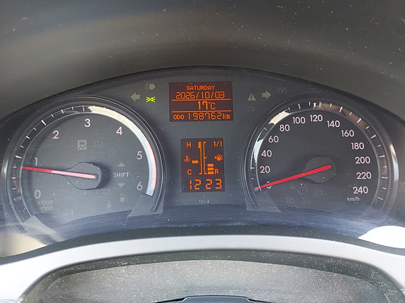 Toyota Avensis 12 of 12