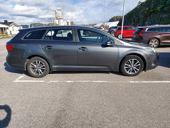 Toyota Avensis 4 of 12