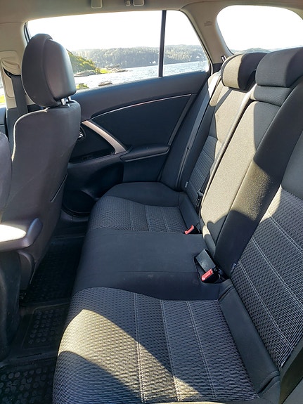 Toyota Avensis 8 of 12