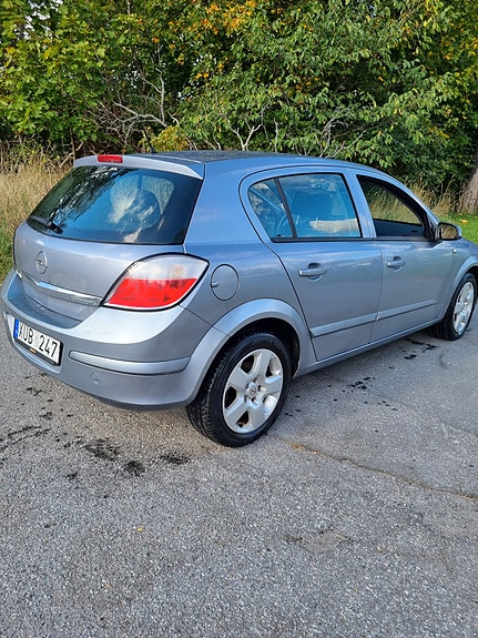 Opel Astra 4 of 6