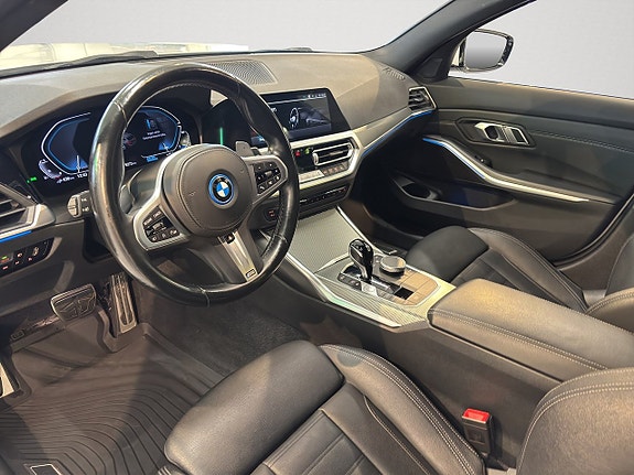 BMW 330e 9 of 16