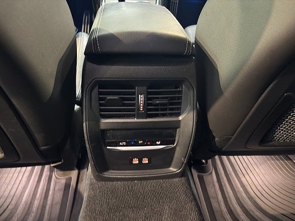 BMW 330e 12 of 16