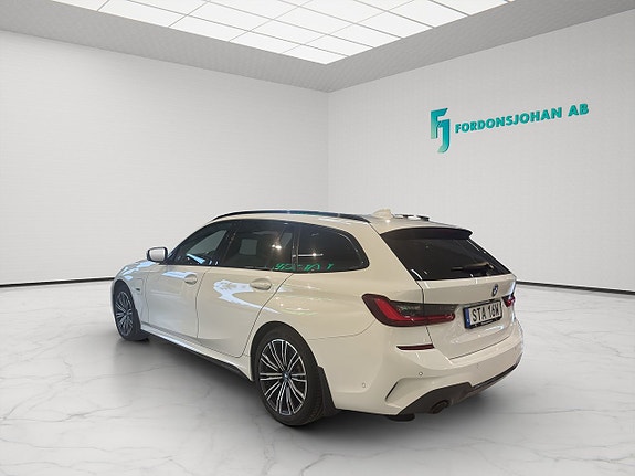 BMW 330e 3 of 16