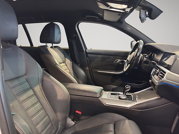 BMW 330e 14 of 16