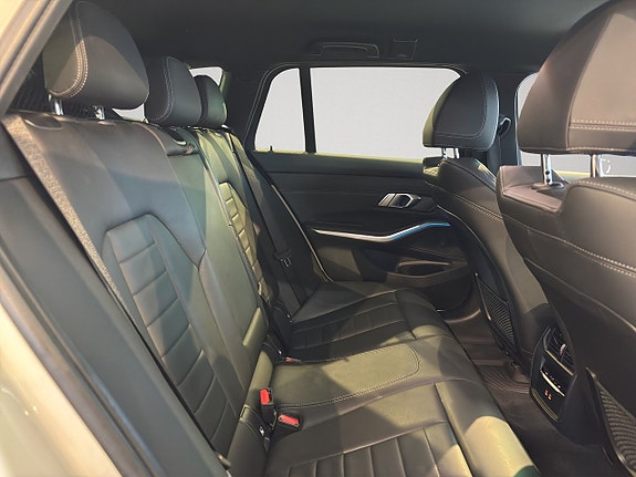 BMW 330e 15 of 16