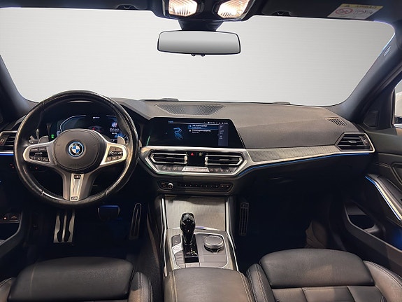 BMW 330e 13 of 16