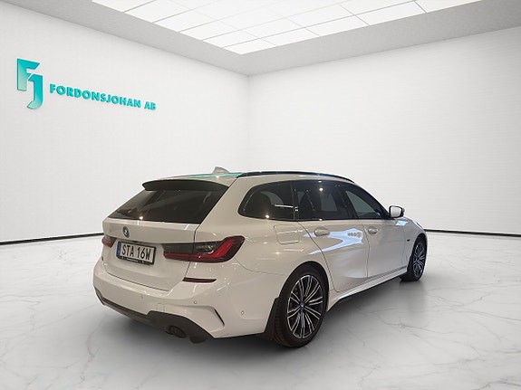 BMW 330e 5 of 16