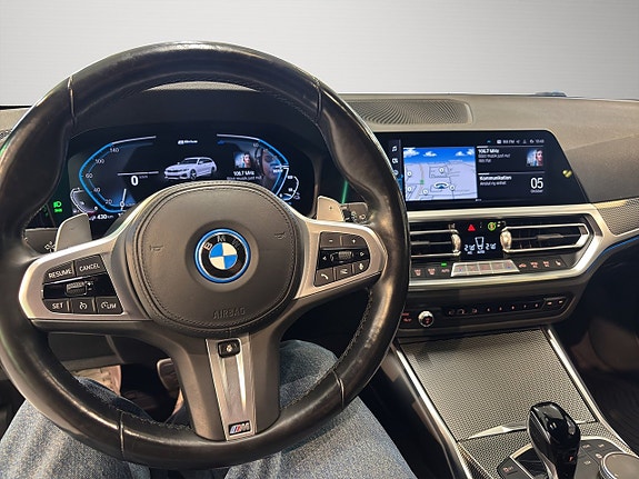 BMW 330e 10 of 16