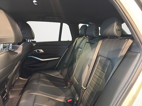 BMW 330e 11 of 16