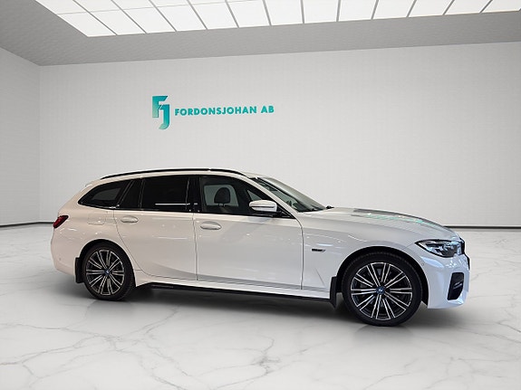 BMW 330e 6 of 16